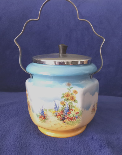 Biscuit barrel with metal - with,